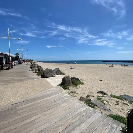 Entièrement Rénové Avec Grande Terrasse Pour 4 Personnes - Cap D'agde Agde
