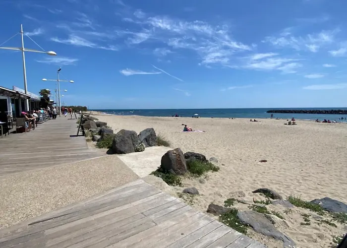 Entièrement Rénové Avec Grande Terrasse Pour 4 Personnes - Cap D'agde Agde